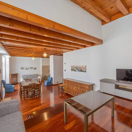 Timber And Light Spacious With Balcony