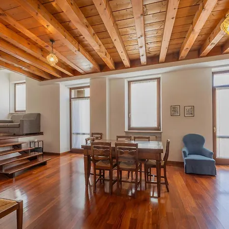 Lejlighed Timber And Light Spacious With Balcony *
