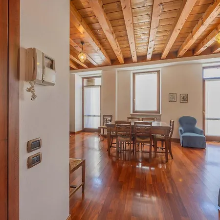 Lejlighed Timber And Light Spacious With Balcony Verona