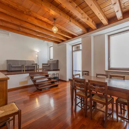 Lejlighed Timber And Light Spacious With Balcony *