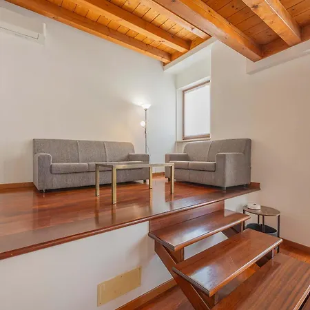 Lejlighed Timber And Light Spacious With Balcony Verona