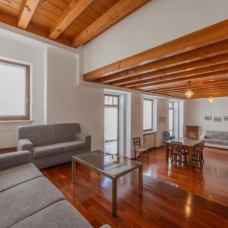 Timber And Light Spacious With Balcony