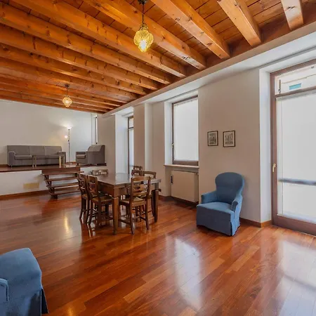 Timber And Light Spacious With Balcony Apartamento *