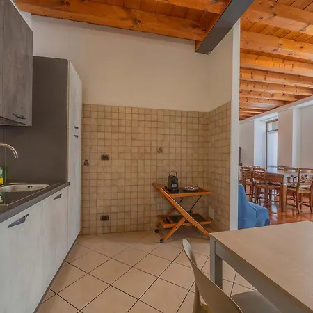 Timber And Light Spacious With Balcony Lejlighed *