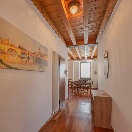Apartamento Timber And Light Spacious With Balcony *