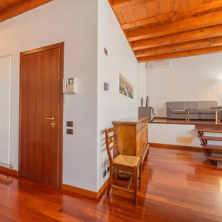 Timber And Light Spacious With Balcony * Verona