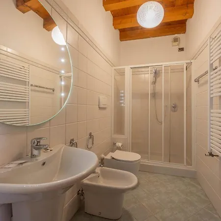 Timber And Light Spacious With Balcony * Verona