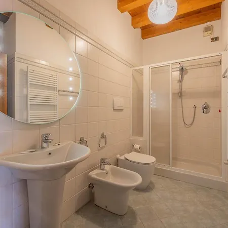 Timber And Light Spacious With Balcony Apartamento *