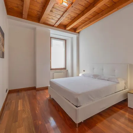Timber And Light Spacious With Balcony * Verona