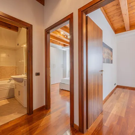 Apartamento Timber And Light Spacious With Balcony *
