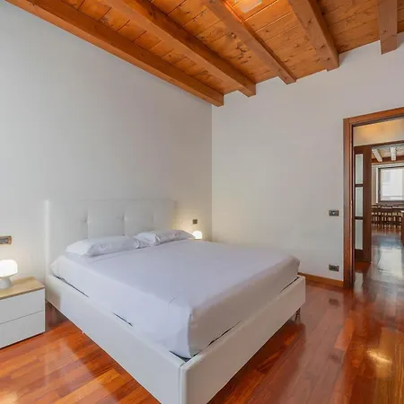 Lejlighed Timber And Light Spacious With Balcony *