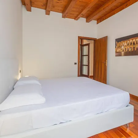 Timber And Light Spacious With Balcony