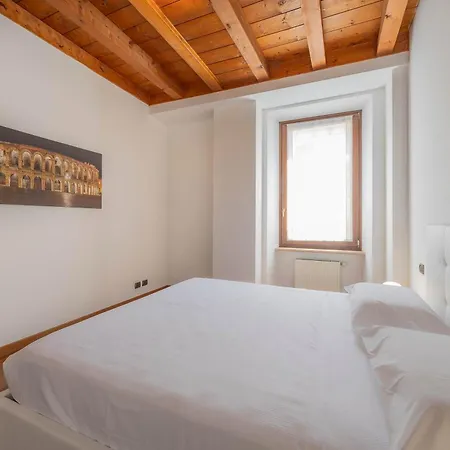 Timber And Light Spacious With Balcony * Verona
