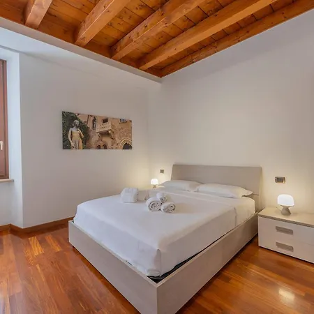 Apartamento Timber And Light Spacious With Balcony *