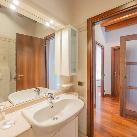 Apartamento Timber And Light Spacious With Balcony