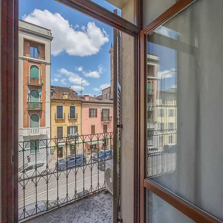 Apartamento Timber And Light Spacious With Balcony