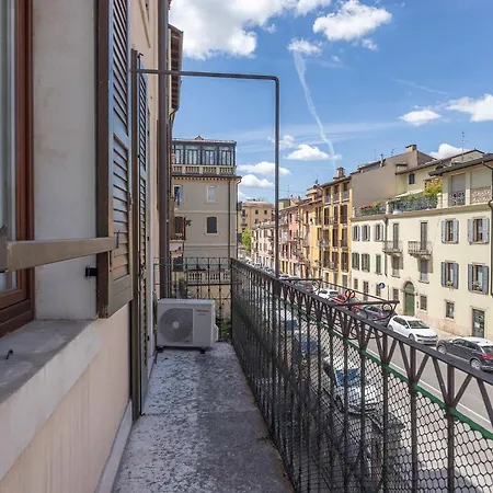 Timber And Light Spacious With Balcony Lejlighed