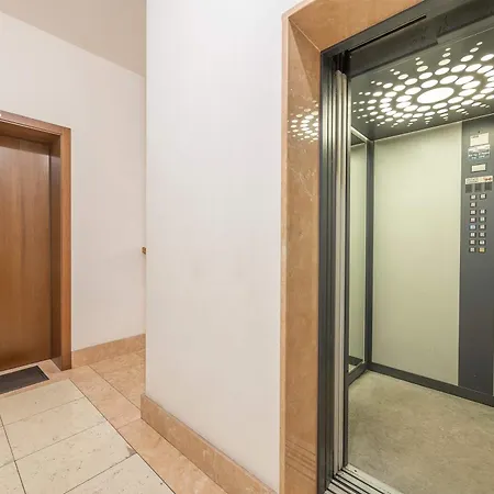 Timber And Light Spacious With Balcony * Verona