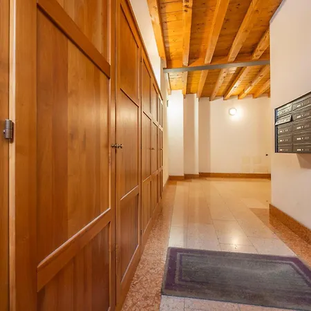 Apartamento Timber And Light Spacious With Balcony *