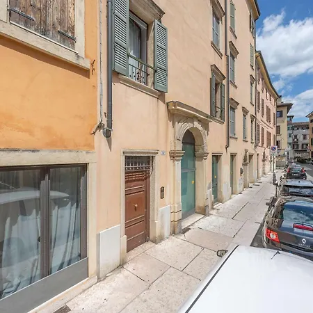 Apartamento Timber And Light Spacious With Balcony Verona