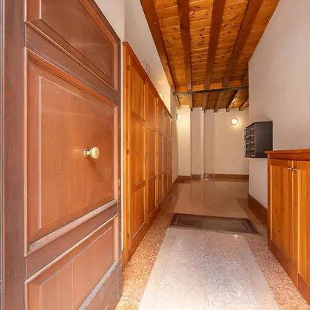 Apartamento Timber And Light Spacious With Balcony *